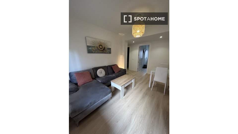 Double room Madrid, 3 beds — photo 1