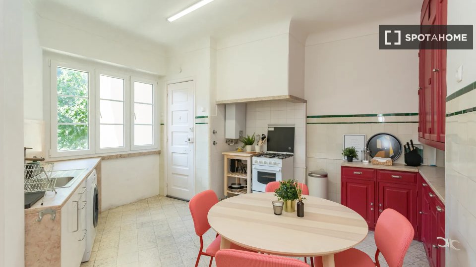 Double room Lisbon, 6 beds — photo 13
