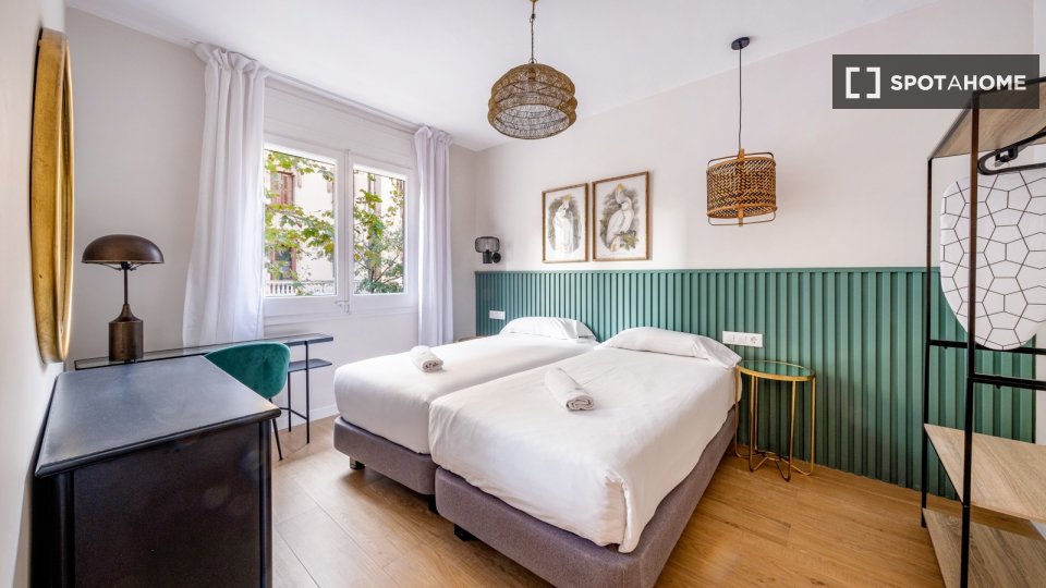 Apartment Barcelona, 4 beds, 95m² — photo 20