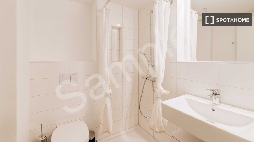 Double room Berlin, 2 beds, 55m² — photo 8