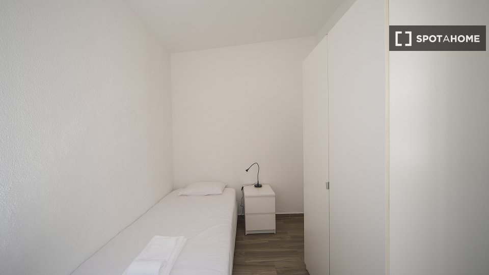 Double room Lisbon, 11 beds — photo 18