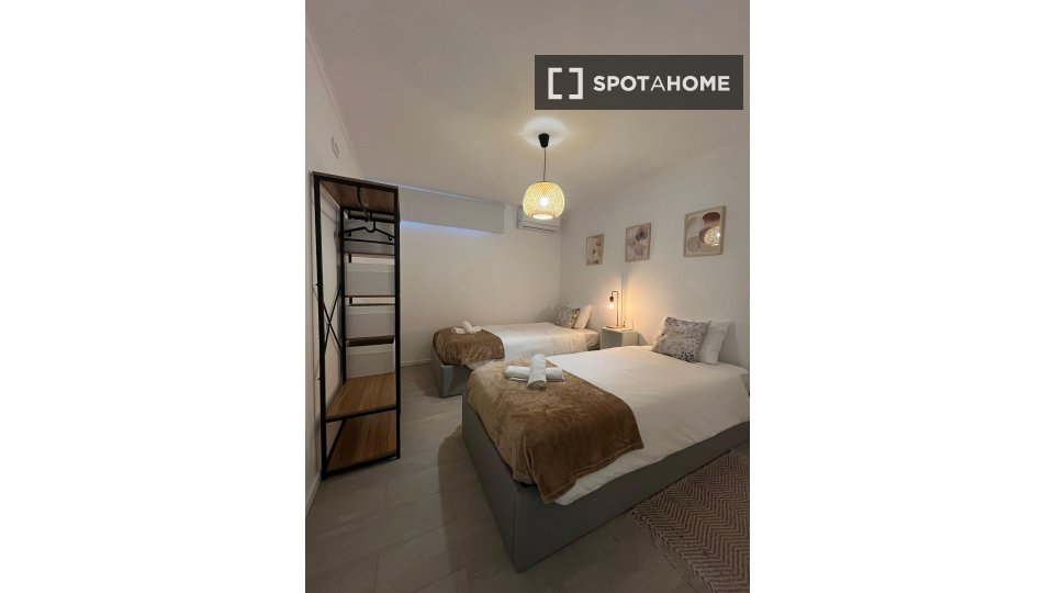 Double room Porto, 3 beds, 85m² — photo 22