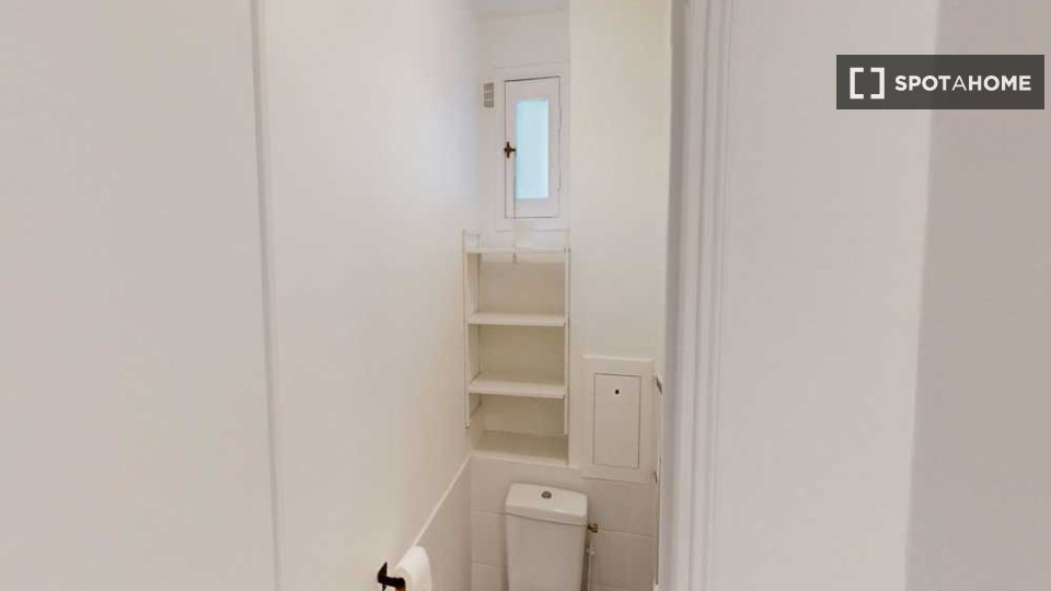 Double room Paris, 5 beds, 110m² — photo 8