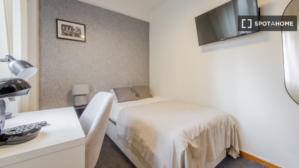 Double room Madrid, 5 beds, 125m² — photo 7