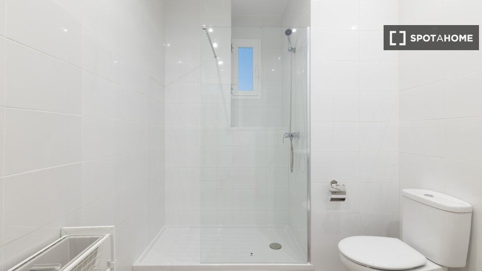 Double room Valencia, 1 bed, 150m² — photo 5