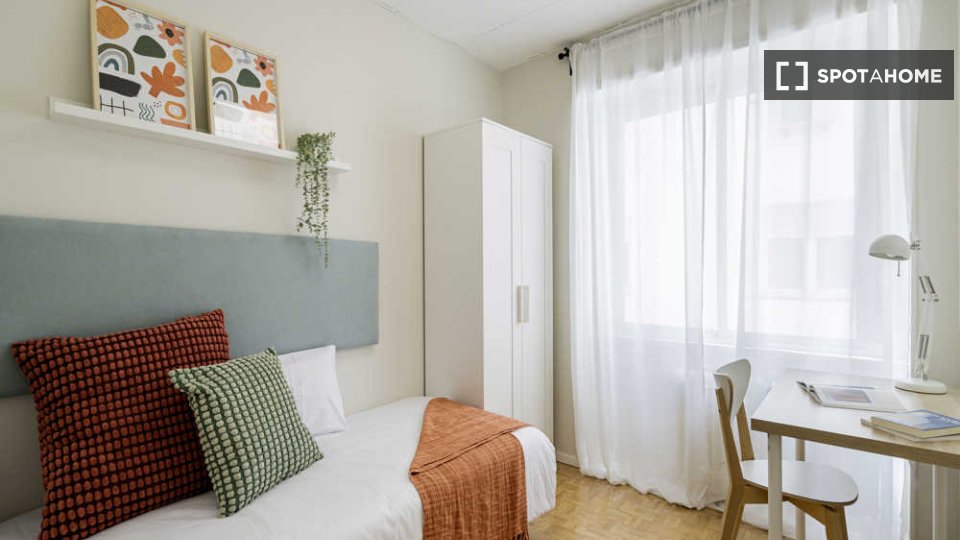 Double room Madrid, 8 beds — photo 12