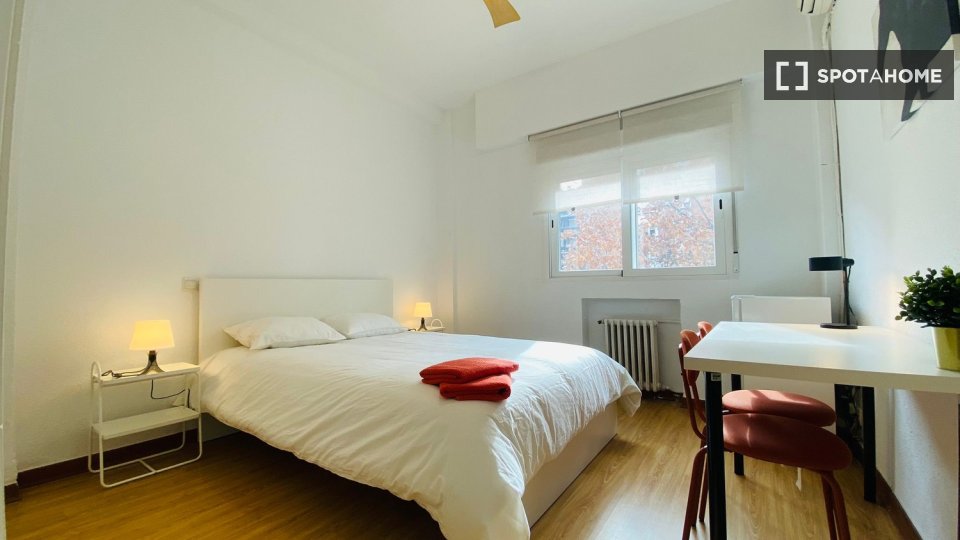 Double room Madrid, 6 beds — photo 3