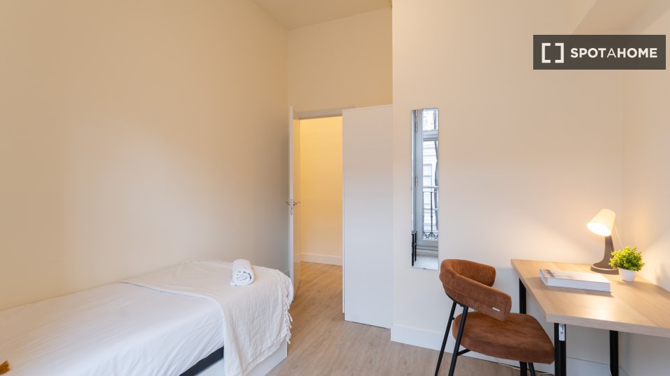 Double room Madrid, 9 beds — photo 11