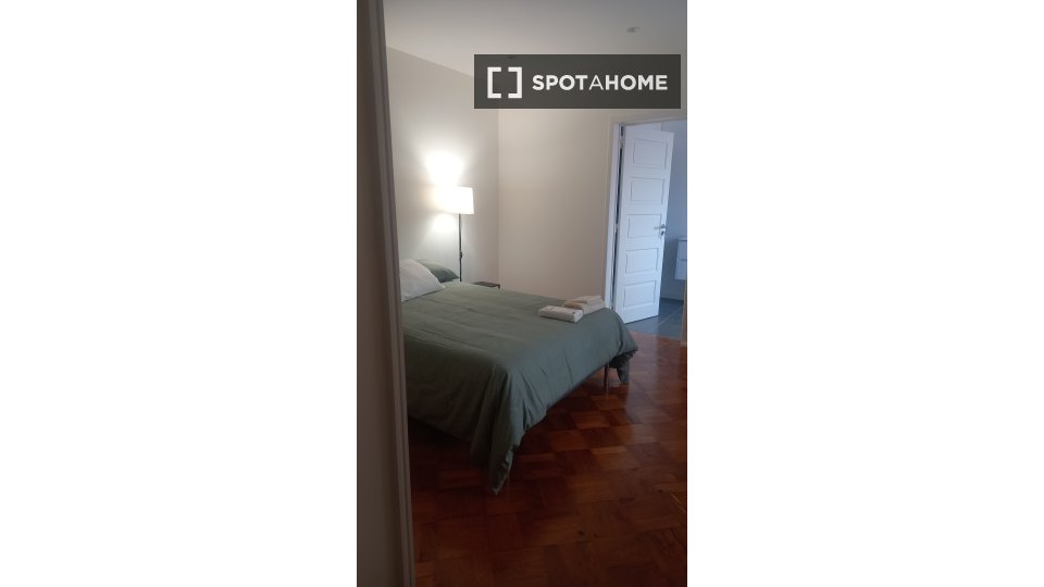 Double room Lisbon, 5 beds, 130m² — photo 3