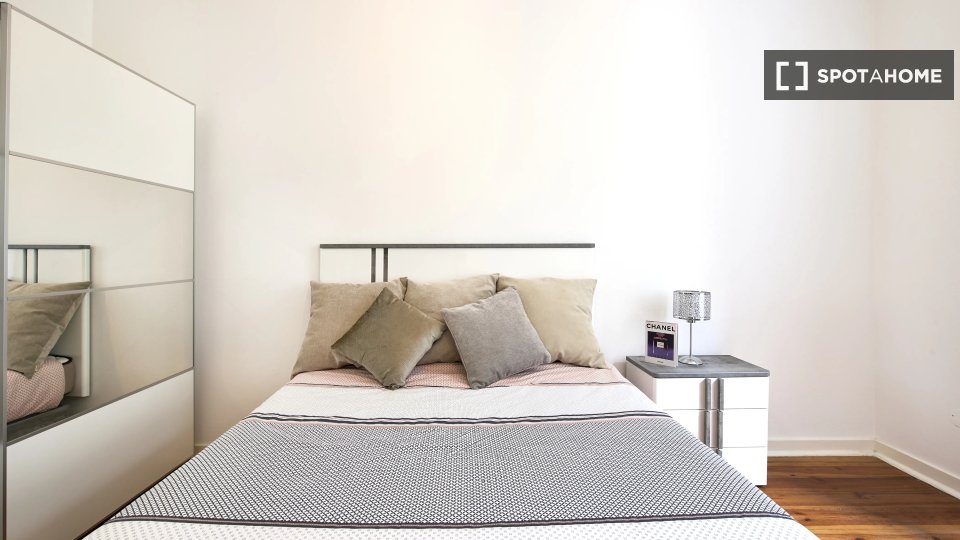 Double room Lisbon, 13 beds — photo 12