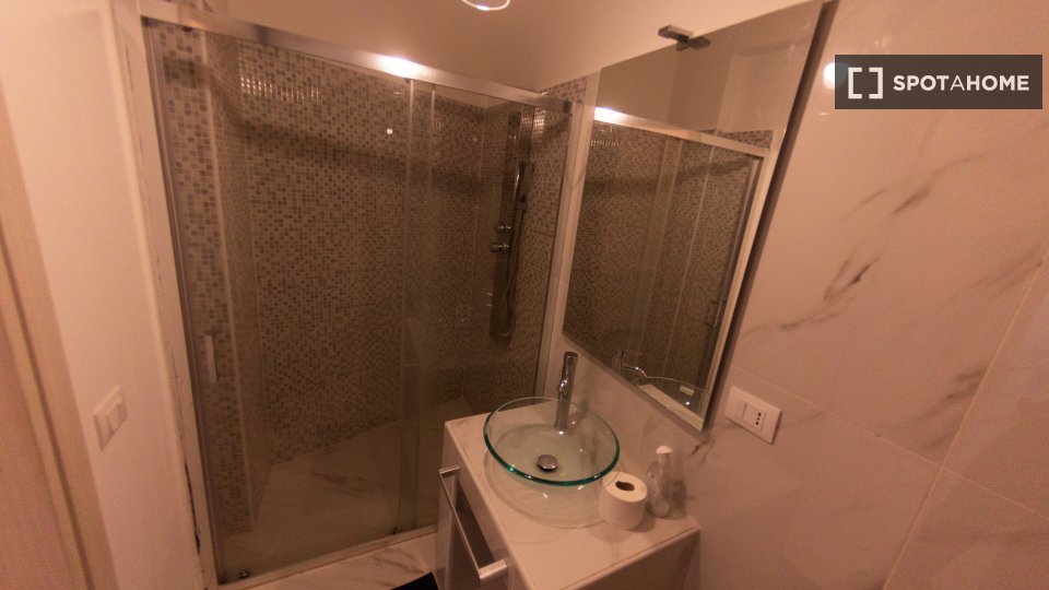 Double room Milan, 3 beds, 75m² — photo 6