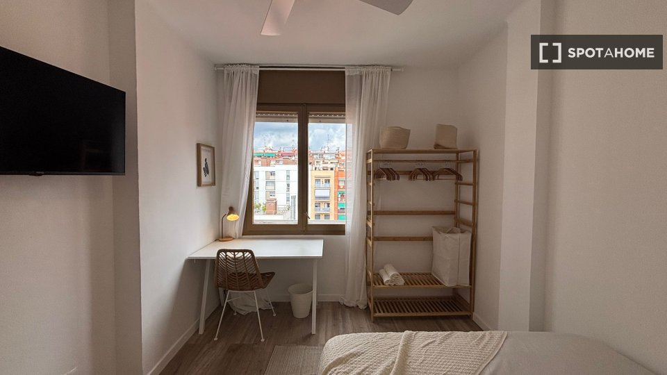 Double room Barcelona, 4 beds, 85m² — photo 3