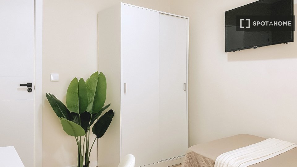 Double room Alicante, 5 beds — photo 10