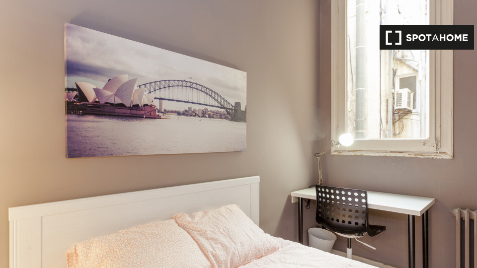 Double room Barcelona, 8 beds, 189m² — photo 2