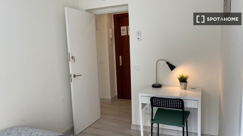 Double room Madrid, 4 beds — photo 9
