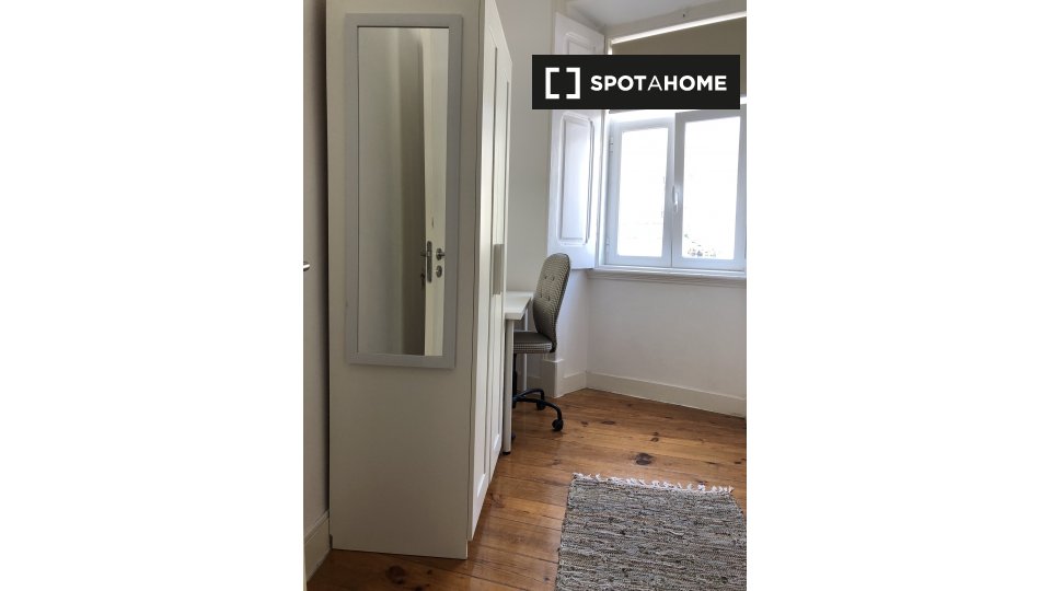 Double room Lisbon, 5 beds, 120m² — photo 4