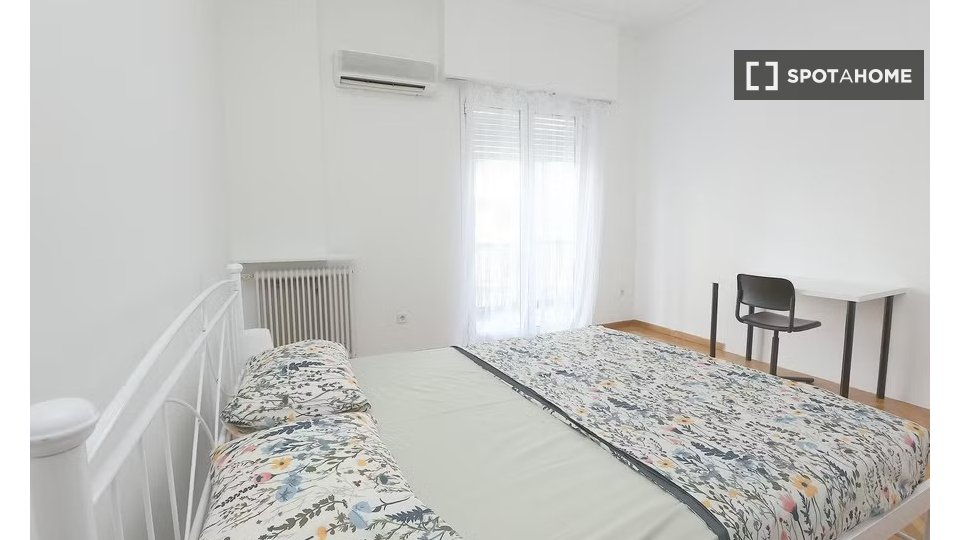 Double room Athens, 4 beds — photo 12