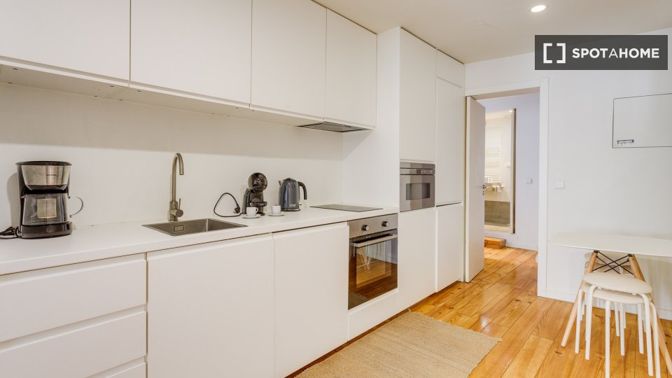 Apartment Lisbon, 2 beds — photo 23