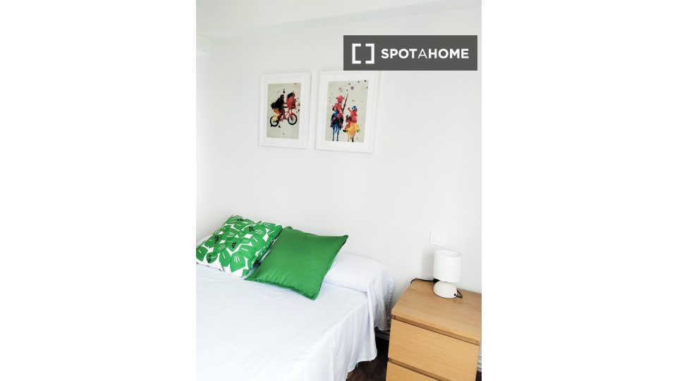 Double room Madrid, 3 beds, 95m² — photo 13