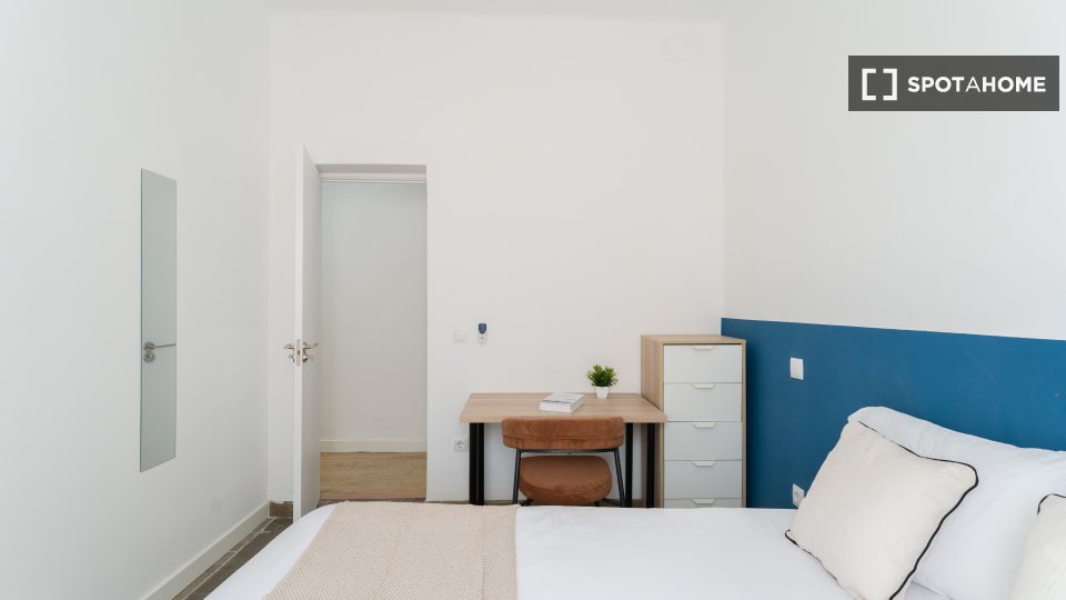 Double room Madrid, 6 beds — photo 17
