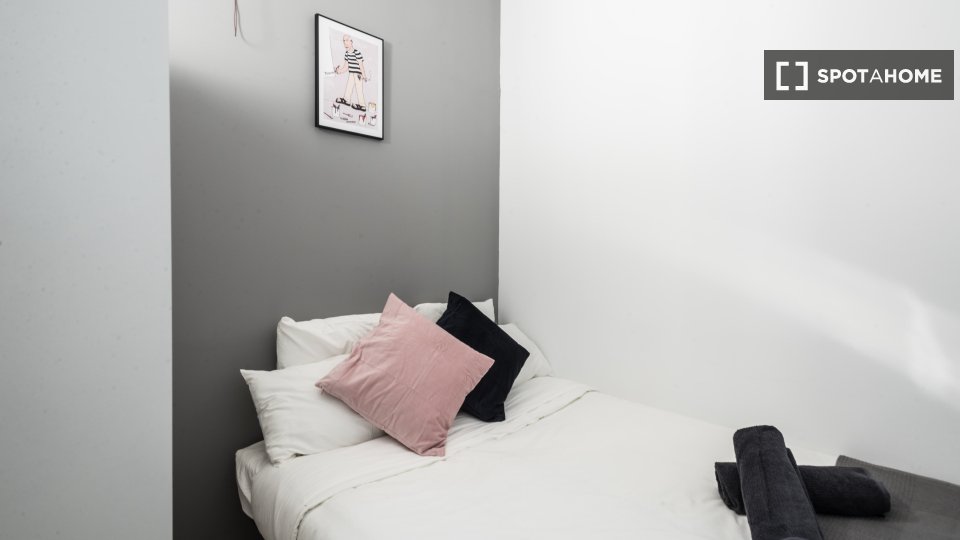 Double room Madrid, 7 beds, 140m² — photo 13