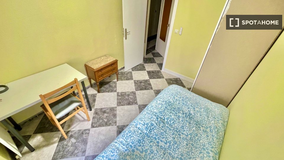 Double room Madrid, 6 beds — photo 12