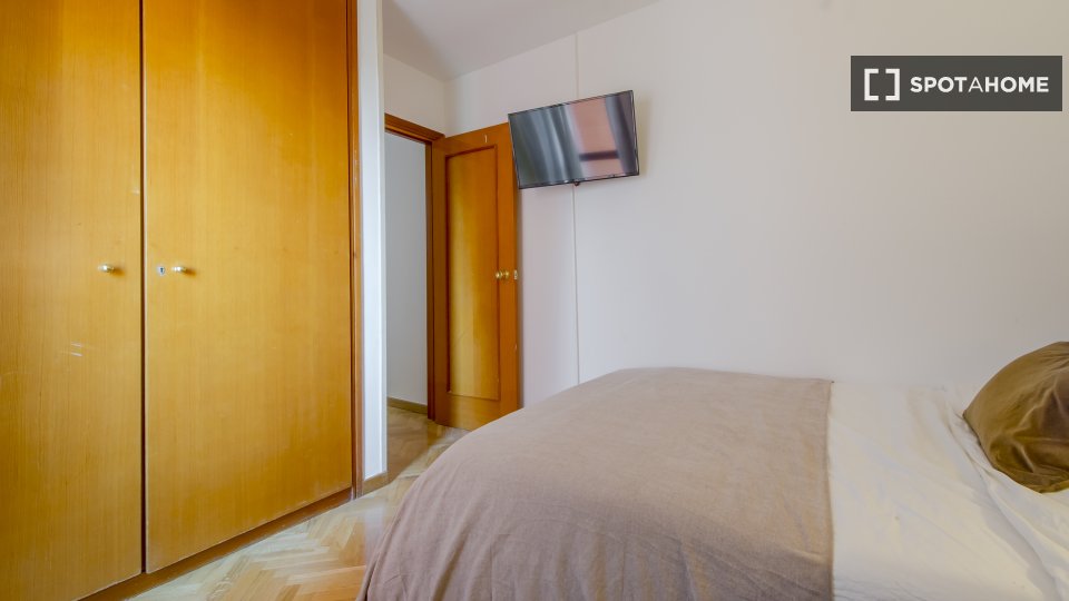 Double room Madrid, 6 beds, 150m² — photo 2