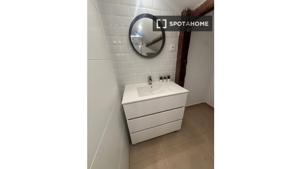 Apartment Lisbon, 2 beds, 80m² — photo 12