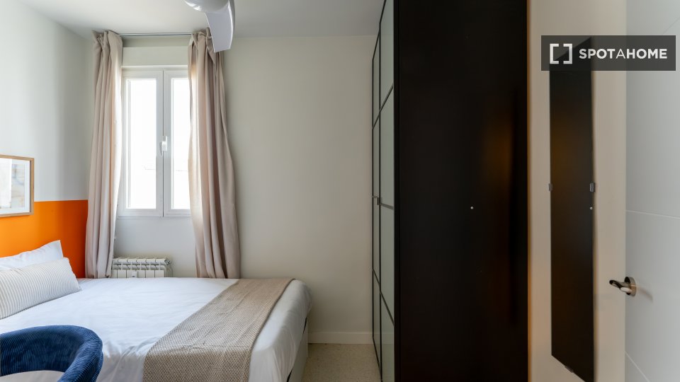 Double room Madrid, 3 beds — photo 10