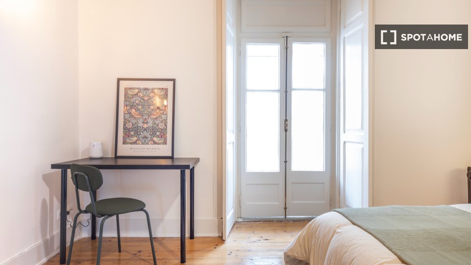 Double room Lisbon, 3 beds — photo 8