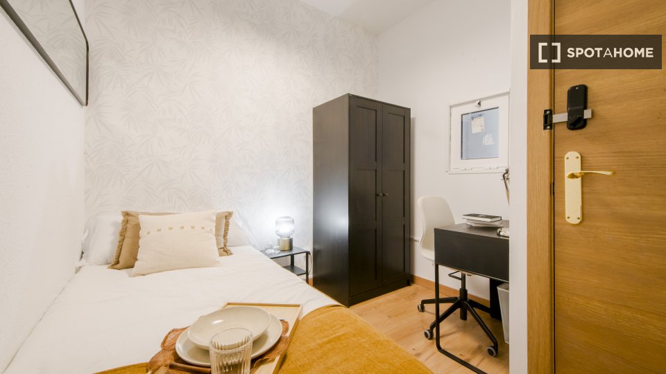 Double room Madrid, 6 beds — photo 4