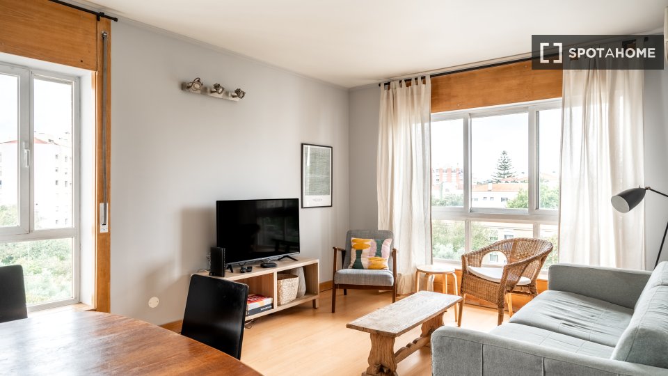 Apartment Lisbon, 3 beds, 98m² — photo 1