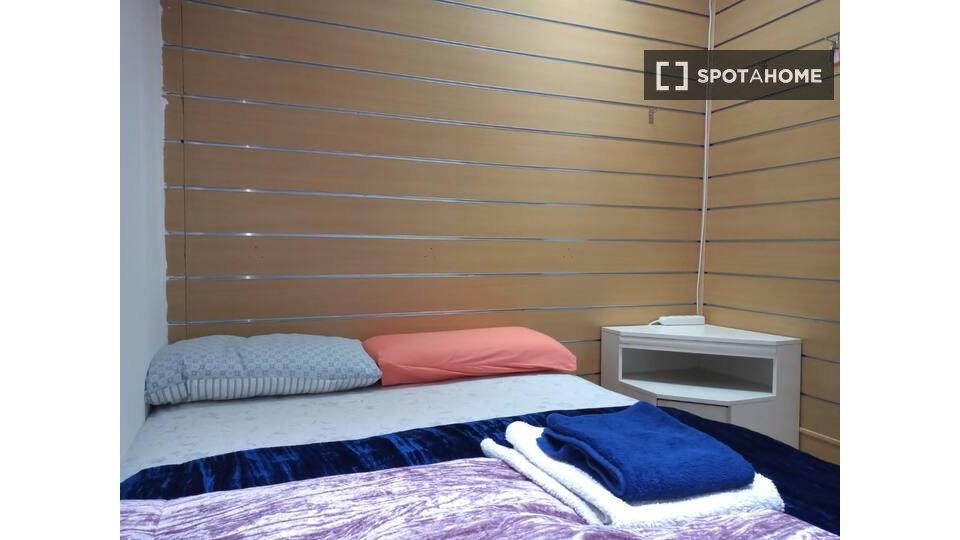 Double room Madrid, 4 beds, 90m² — photo 5