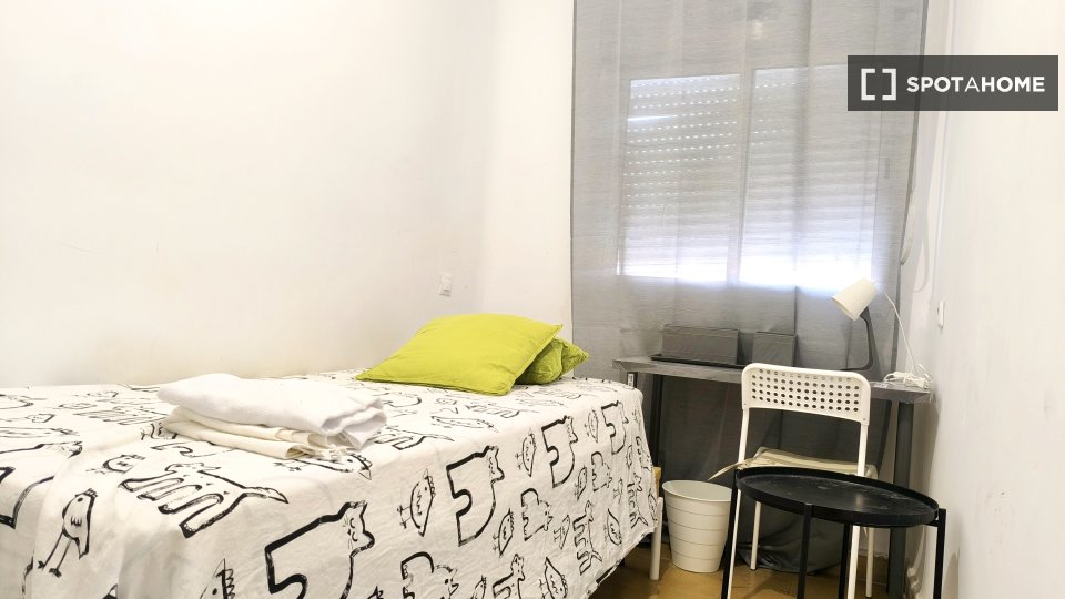 Double room Madrid, 3 beds, 70m² — photo 21