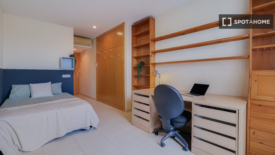 Double room Barcelona, 17 beds, 550m² — photo 11