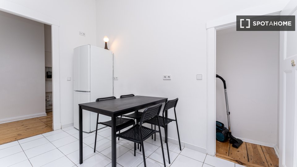 Double room Berlin, 6 beds, 108m² — photo 7