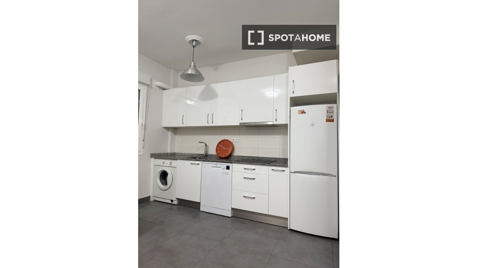 Double room Bilbao, 4 beds, 85m² — photo 5