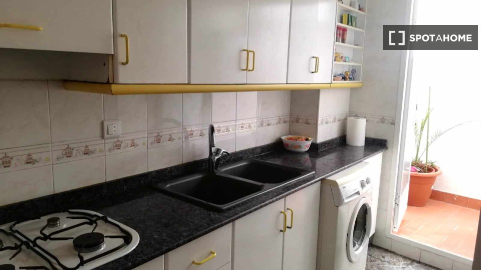 Double room Valencia, 3 beds — photo 11