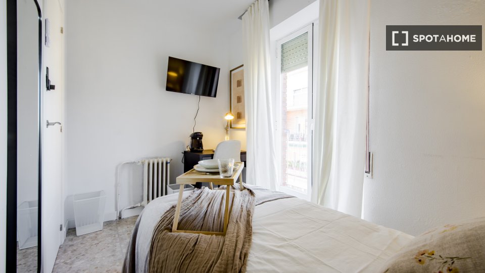 Double room Madrid, 6 beds, 120m² — photo 19