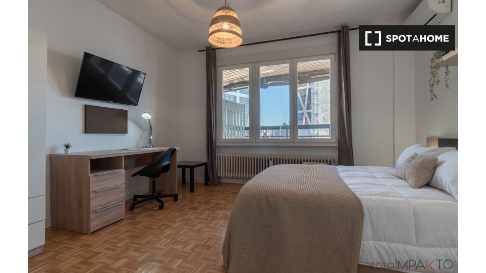 Double room Madrid, 6 beds, 140m² — photo 9