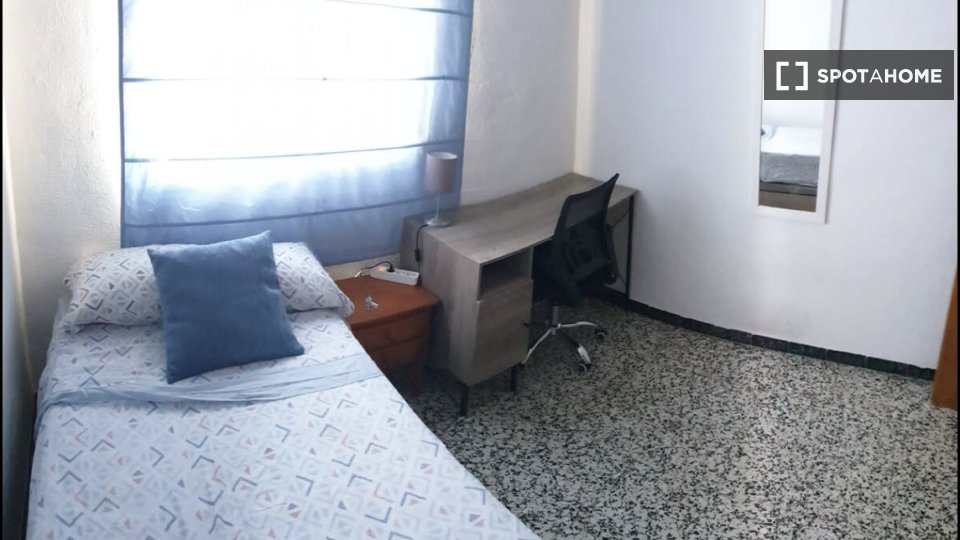 Double room Alicante, 4 beds, 100m² — photo 15