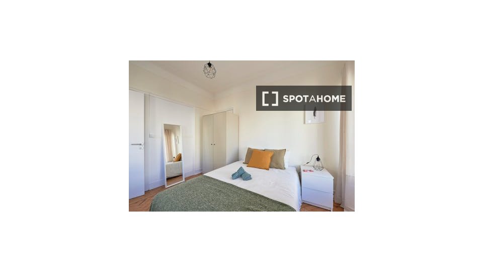 Double room Lisbon, 5 beds — photo 17