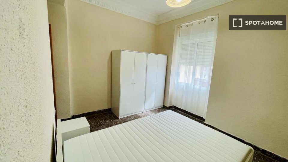 Apartment Valencia, 3 beds, 69m² — photo 18