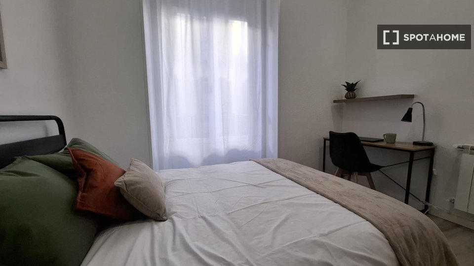 Double room Madrid, 12 beds, 185m² — photo 9