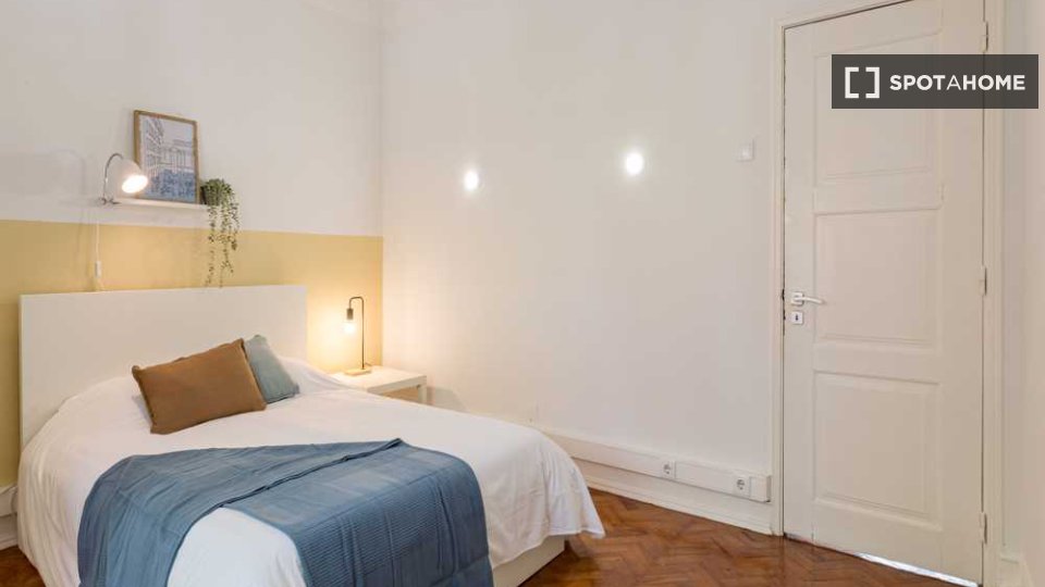 Double room Lisbon, 5 beds — photo 34