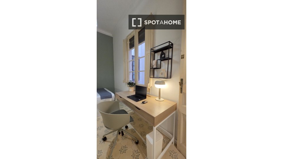 Double room Barcelona, 7 beds, 210m² — photo 4