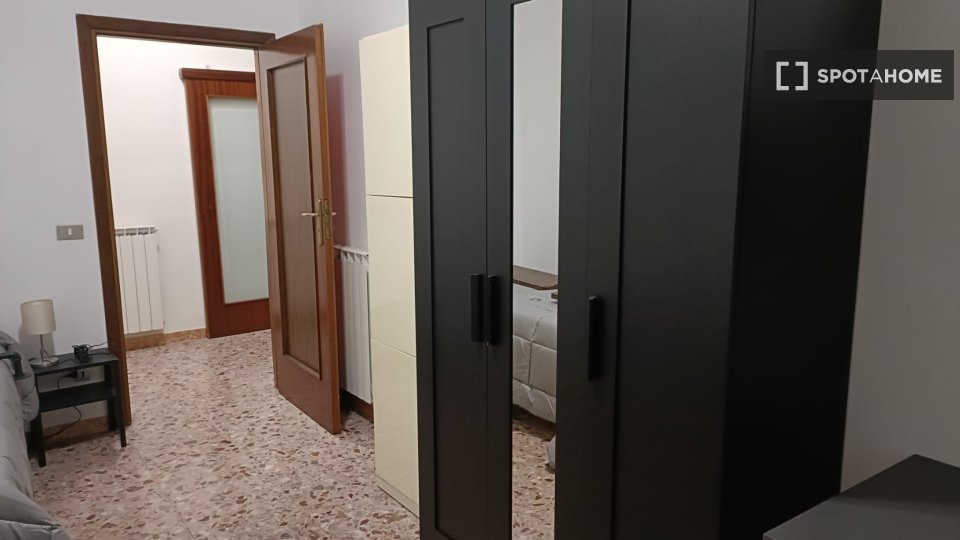 Double room Naples, 4 beds — photo 12