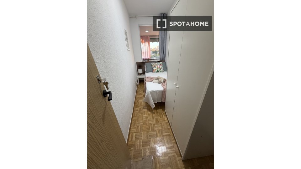 Double room Madrid, 7 beds, 140m² — photo 7