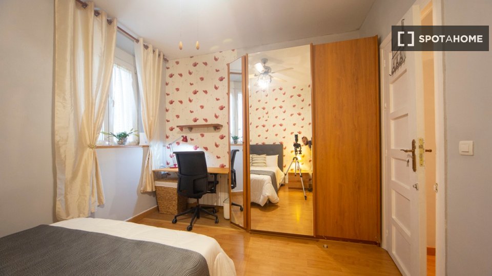 Double room Granada, 3 beds — photo 12