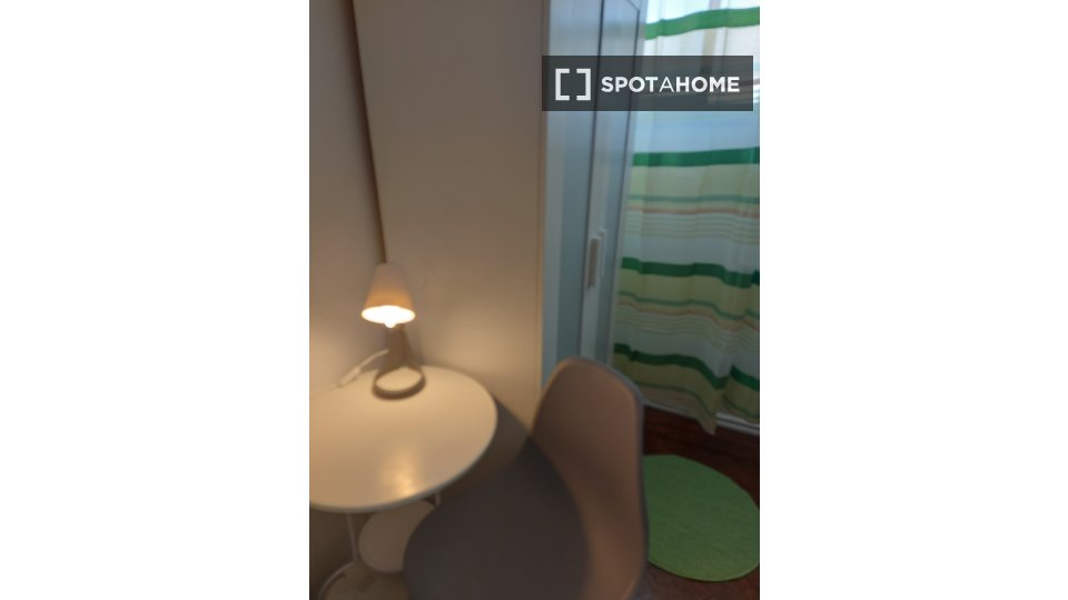 Double room Lisbon, 3 beds, 120m² — photo 5